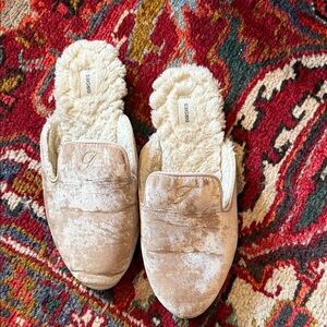 Birdies beige plush velvet mules flats slippers. 7.5 or 8 with cozy lining